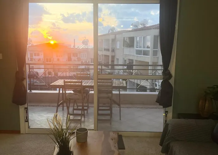 212 Apartment, A 2-bedroom Escape * Πάφος