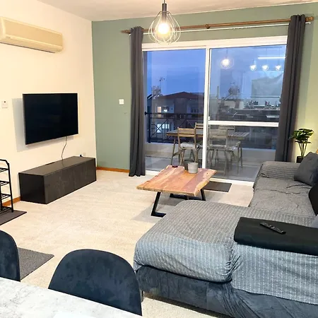 212 Apartment, A 2-bedroom Escape Apartment *