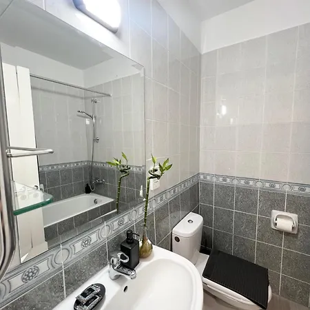 דירה 212 Apartment, A 2-bedroom Escape פאפוס