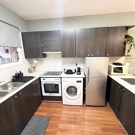 212 Apartment, A 2-bedroom Escape דירה *