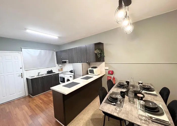 212 Apartment, A 2-bedroom Escape アパート パ フォス