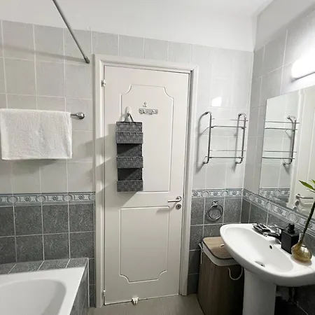 212 Apartment, A 2-bedroom Escape Daire