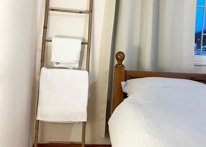 212 Apartment, A 2-bedroom Escape Apartmán Paphos